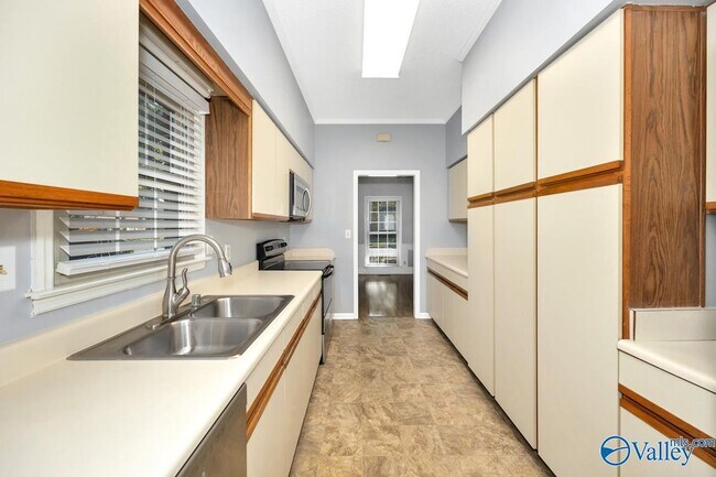 Building Photo - 324 Inverness Dr SW