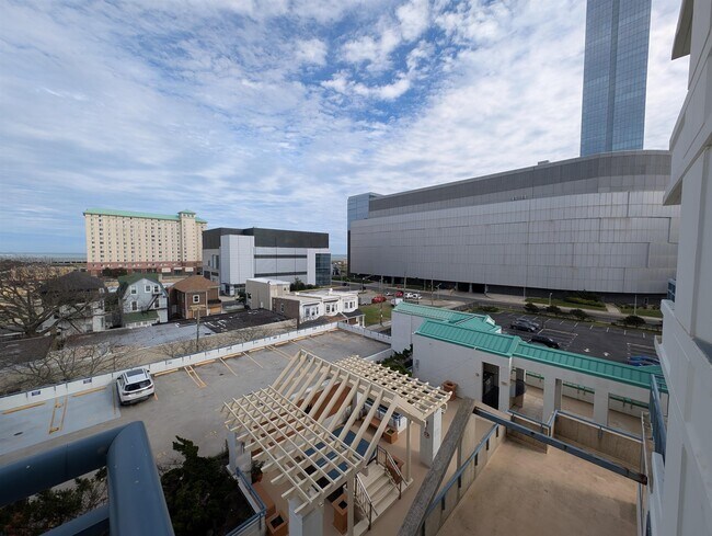 Building Photo - 526 Pacific Ave