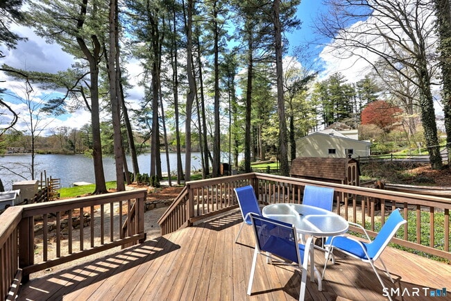 Building Photo - 10 Old Pinewood Trail