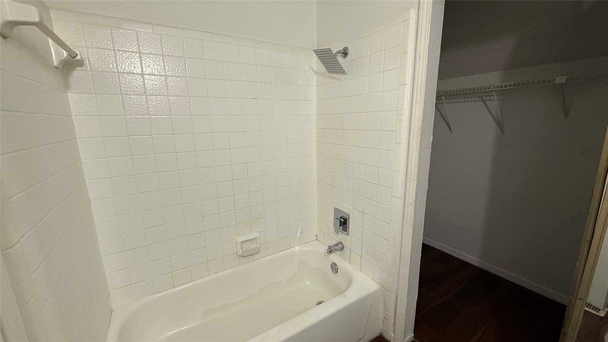 Building Photo - 9839 Walnut St