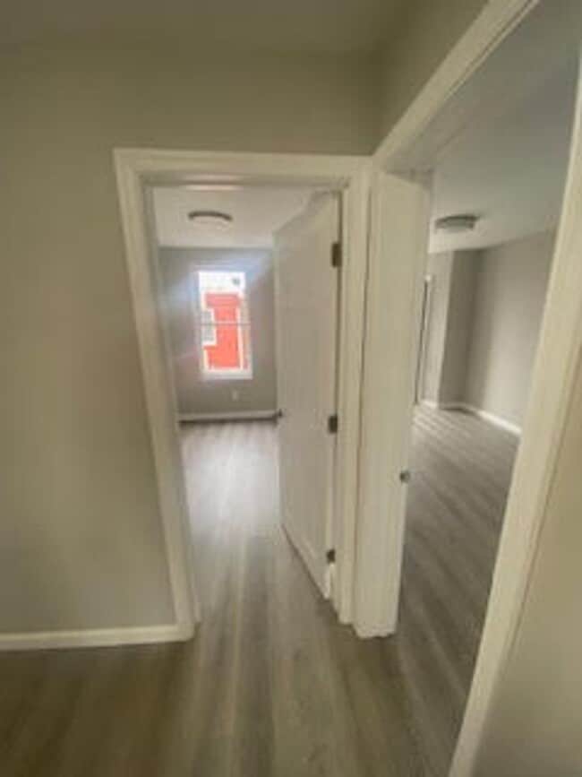 Building Photo - Large Home - Oak Lane
