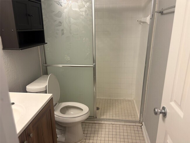 Building Photo - 5628 Birchmont Dr
