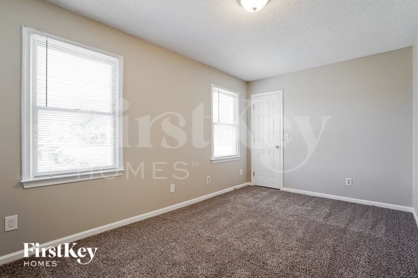 Building Photo - 6700 River Hills Dr