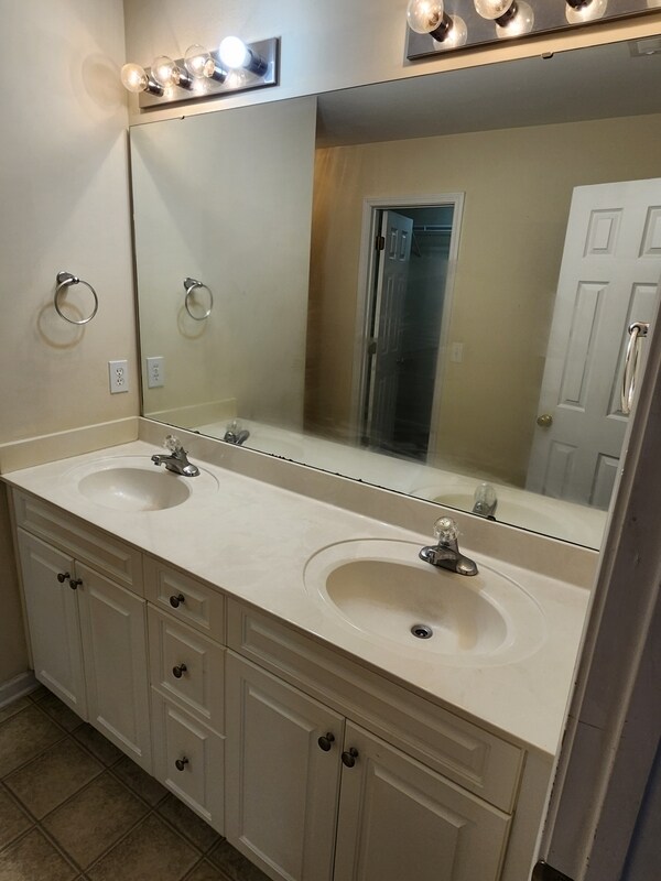 Building Photo - 429 Buttonbush Ct