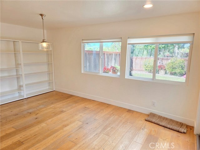 Building Photo - 20 Senisa