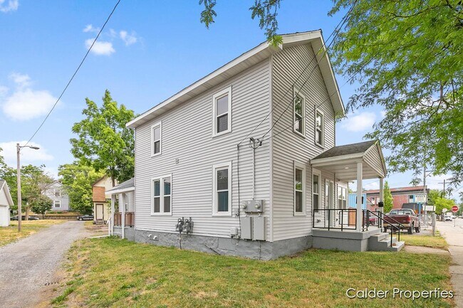Building Photo - 813 Butterworth St SW