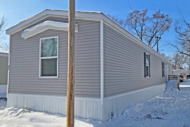 Building Photo - 2128 S Riverside Dr