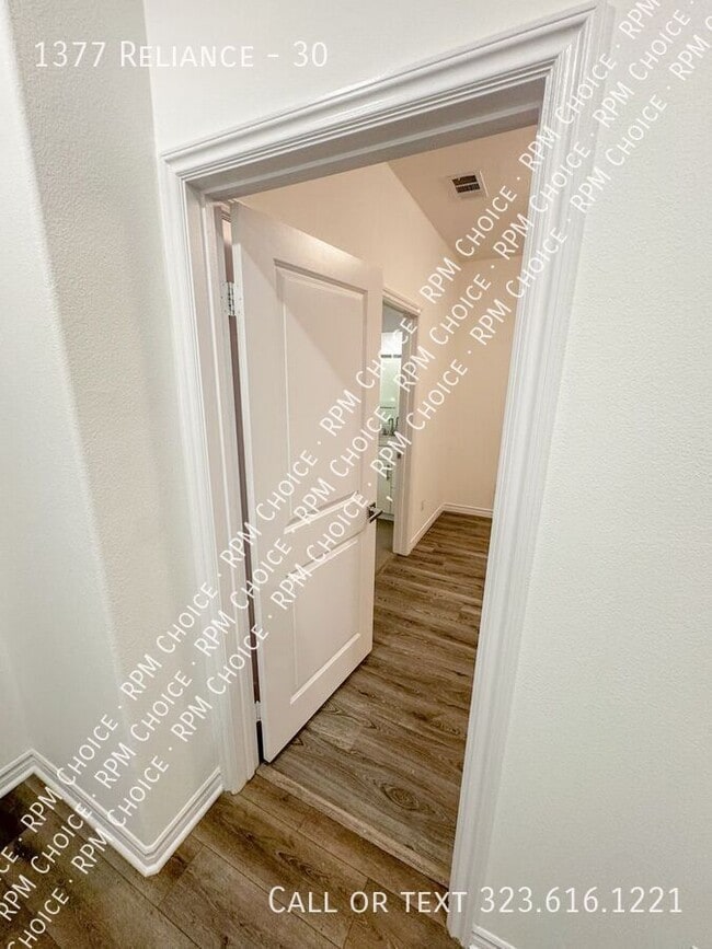 Building Photo - 1377 Reliance-30