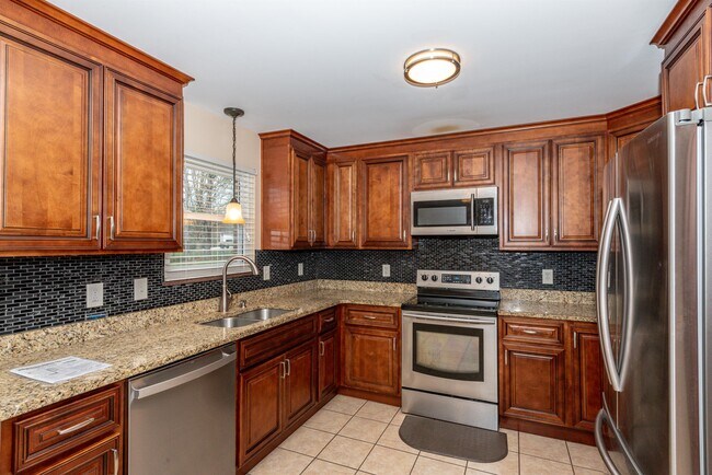 Building Photo - 2021 Independence Dr