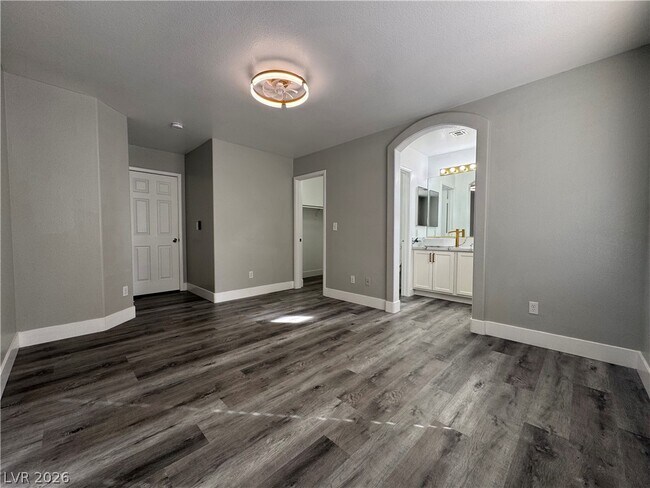 Building Photo - 10171 Arlington Abby St