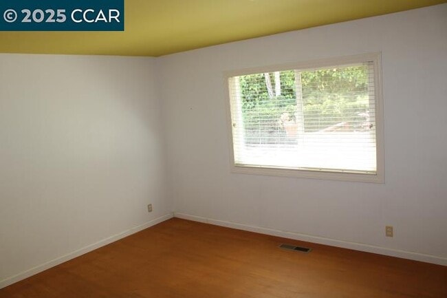 Building Photo - 2710 Doidge Ave