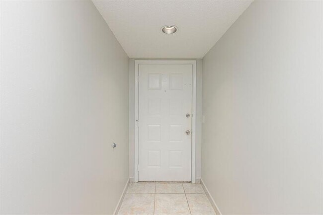 Building Photo - 1000 SW 125th Ave