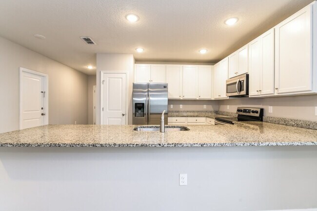 Building Photo - 956 Louvre Ct