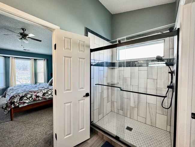 Building Photo - A Fabulous Home w/Water & Golf Course Views Available 05-04-26! Fenced Yard & Dog-Friendly!