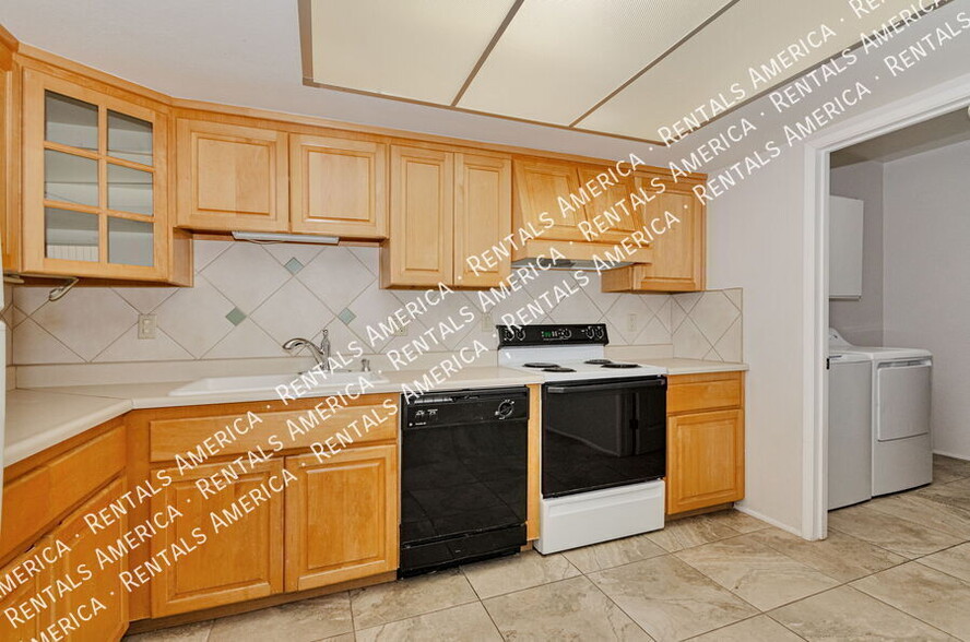 Building Photo - 5342 N Camino De La Culebra