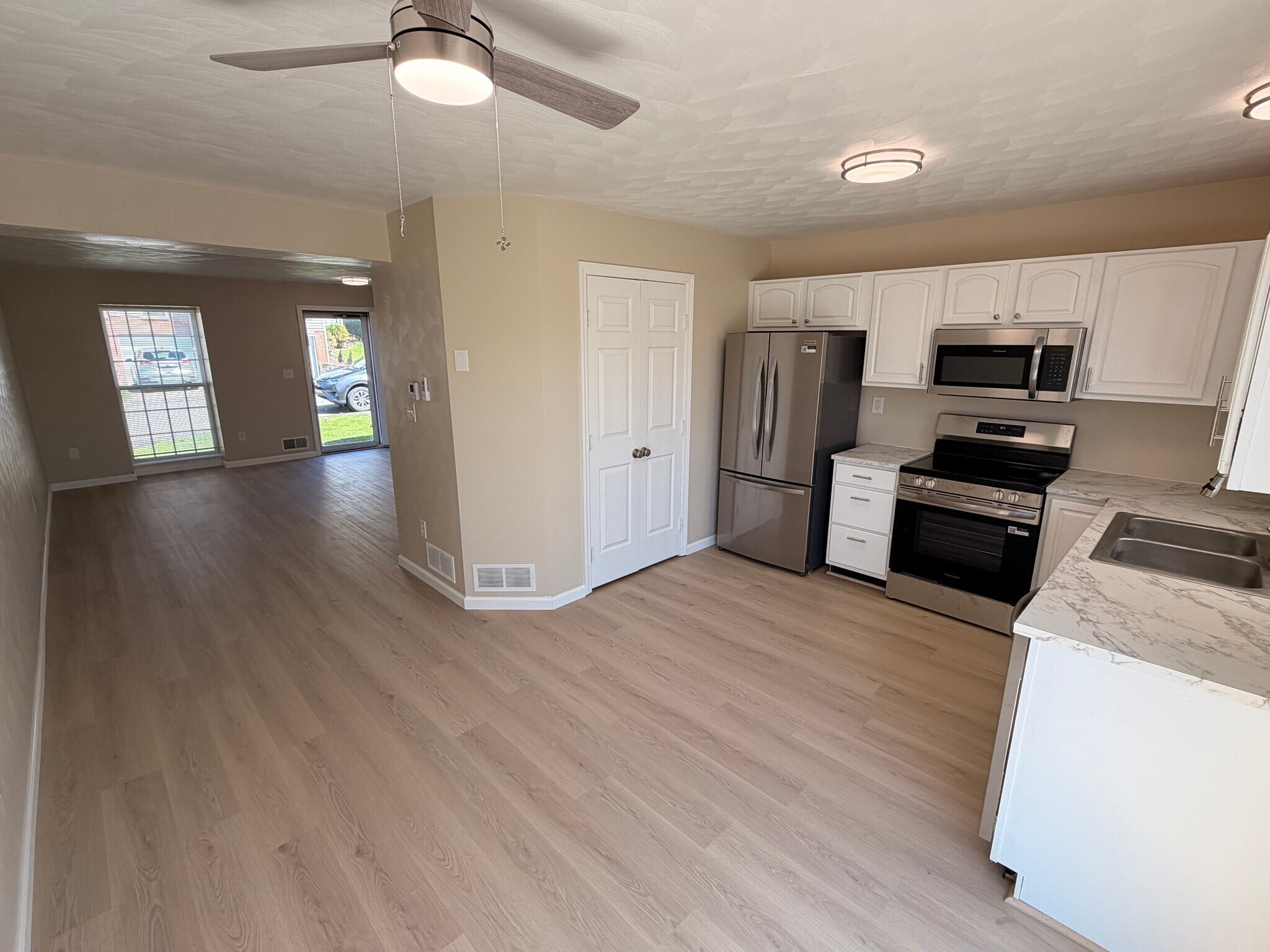 Building Photo - 1011 Pinoak Ct