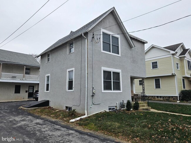 Building Photo - 404 W Wayne Ave