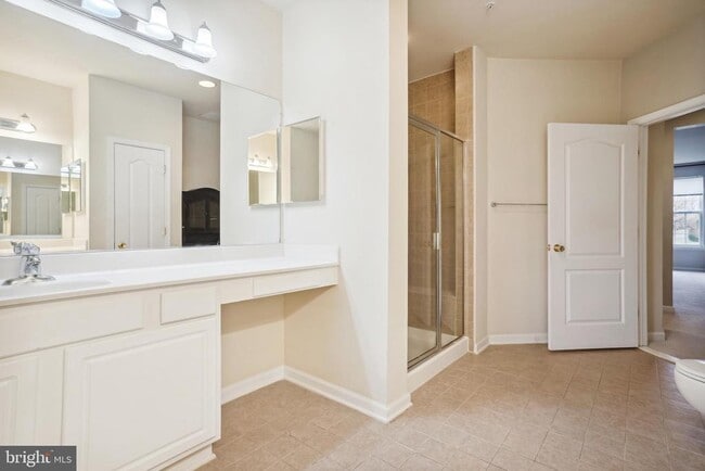 Building Photo - 13930 Greendale Dr