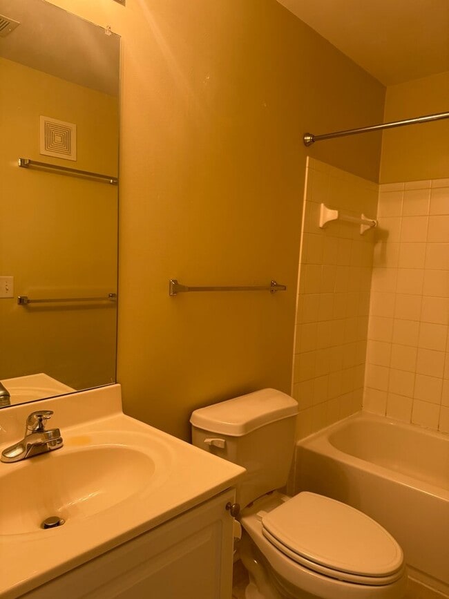 Building Photo - 1830 Candlewood Court #208