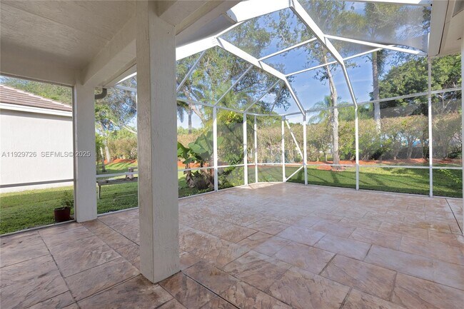 Building Photo - 949 Tanglewood Cir