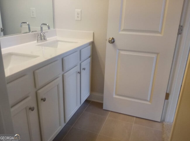 Building Photo - 124 Vivian Ln