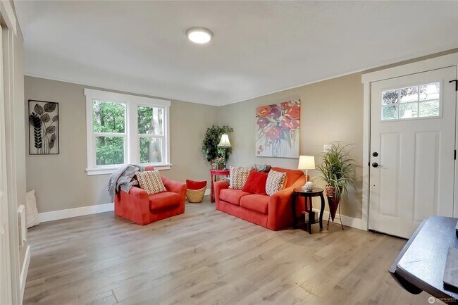 Upper Living Room - 3819 21st Ave SW