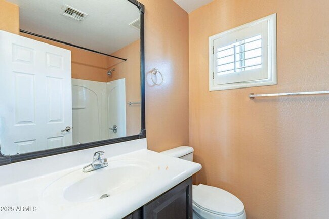 Building Photo - Lifestyle and convenience all in one!