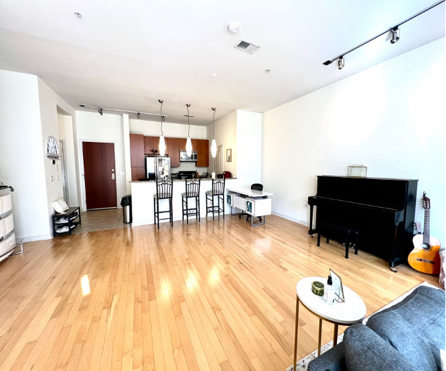 Building Photo - 1209 N Charles St