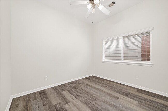 Building Photo - 13006 Rose Landing Dr