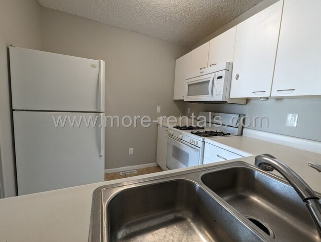 Building Photo - Remodeled condo in Hilliard Schools