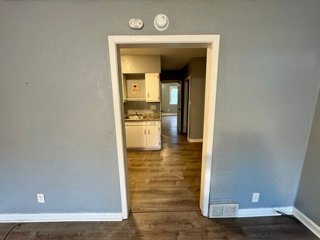 Building Photo - 1141 Brabec St