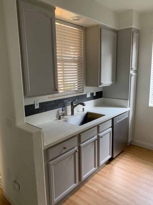 Building Photo - 8680 New Salem St