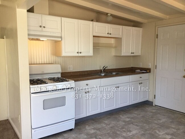 Building Photo - Two Bedroom One Bath House with Garage and Back Yard in Seaside