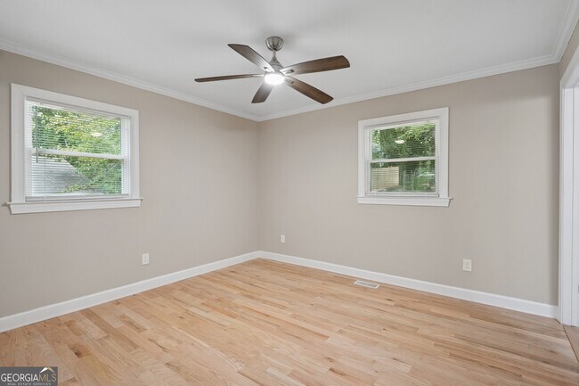 Building Photo - 1335 E Washington Ave