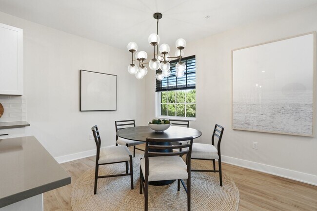 Building Photo - Fully Furnished 3 Bedroom, 3.5 Bath Townhome