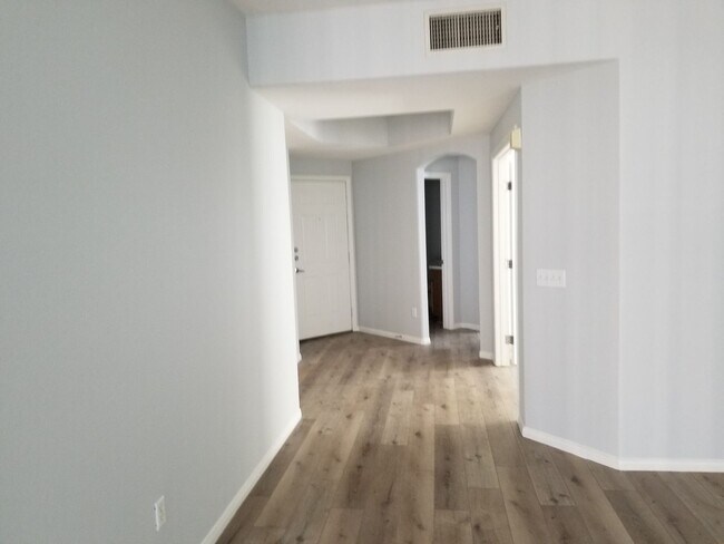 Building Photo - 10809 Garden Mist Dr