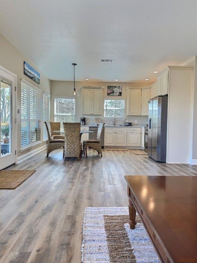 Building Photo - Fully furnished 2-bedroom house on the bayou