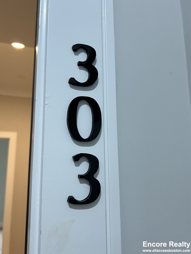 Building Photo - 157 Everett St