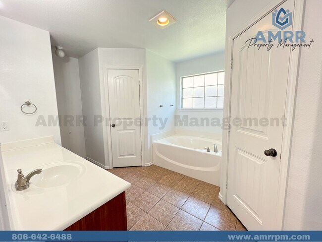 Building Photo - Charming 3 bed 2 bath home