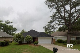 Building Photo - 1701 Woodbridge Cir E