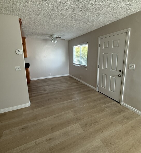 Building Photo - 503 W Linda Vista Ave