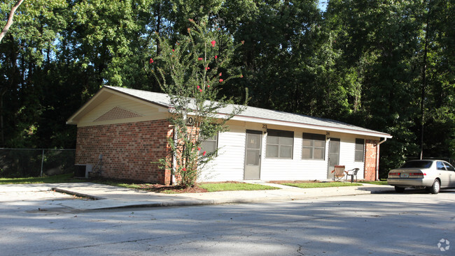 Building Photo - Forest Meadows West