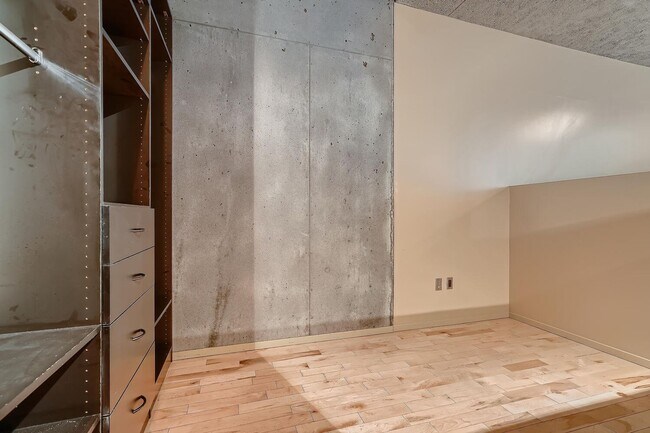 Building Photo - Discover Comfort & Style in the Heart of Portland