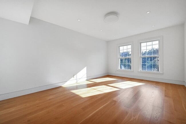 Building Photo - 122 Jefferson St