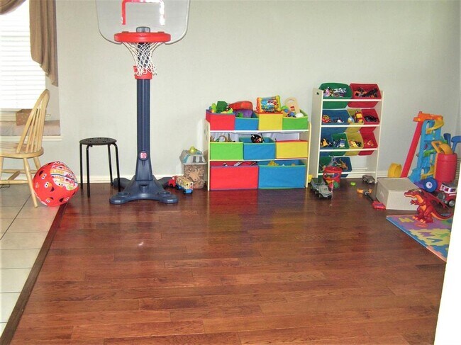 Building Photo - 1111 Valley Acres Rd