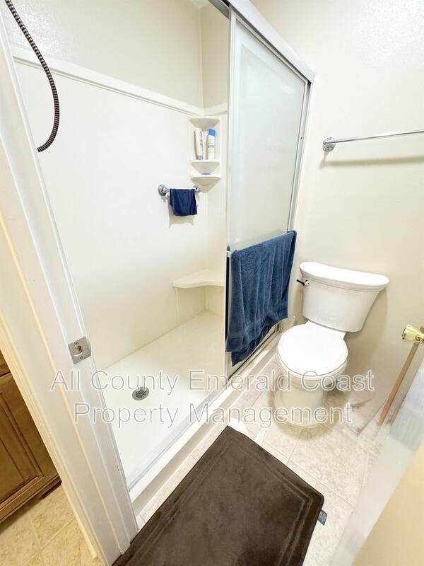 Building Photo - 1126 Bay Ct