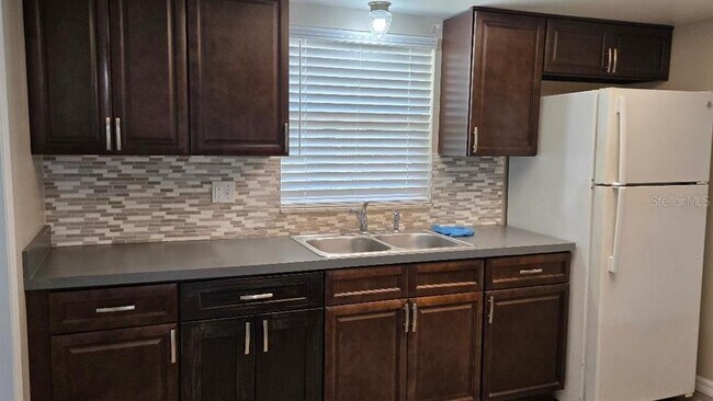 Building Photo - 6607 Merriewood Dr