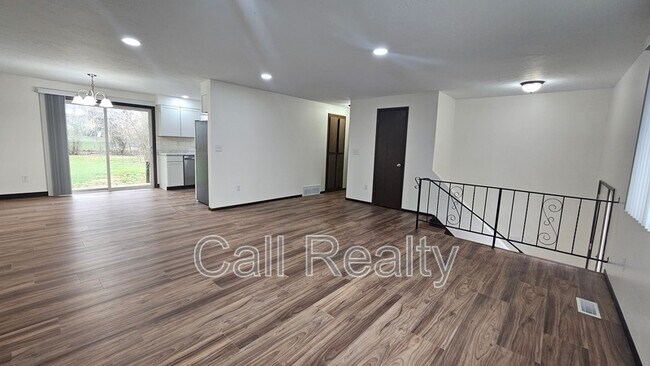 Building Photo - 3718 E 22nd Ave