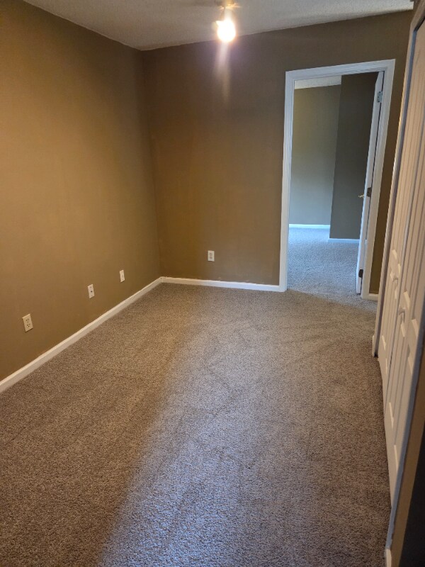 Building Photo - 9527 Glenn Abbey Way