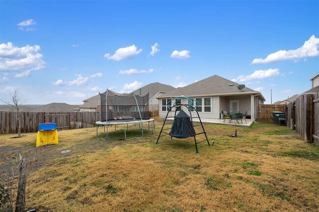 Building Photo - 2212 Prairie Oaks Dr